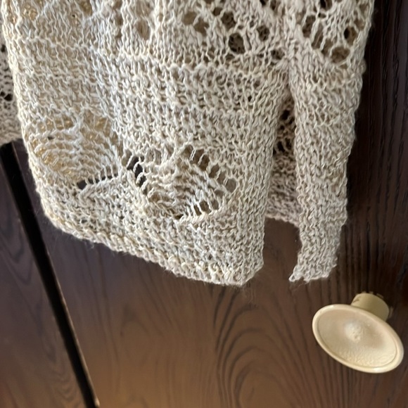 Westport 1962 short sleeved cream, crocheted top. No closure. Size Small. - Picture 7 of 9